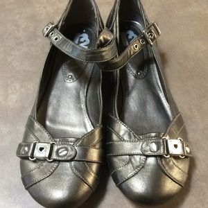 r2 Pewter Flats